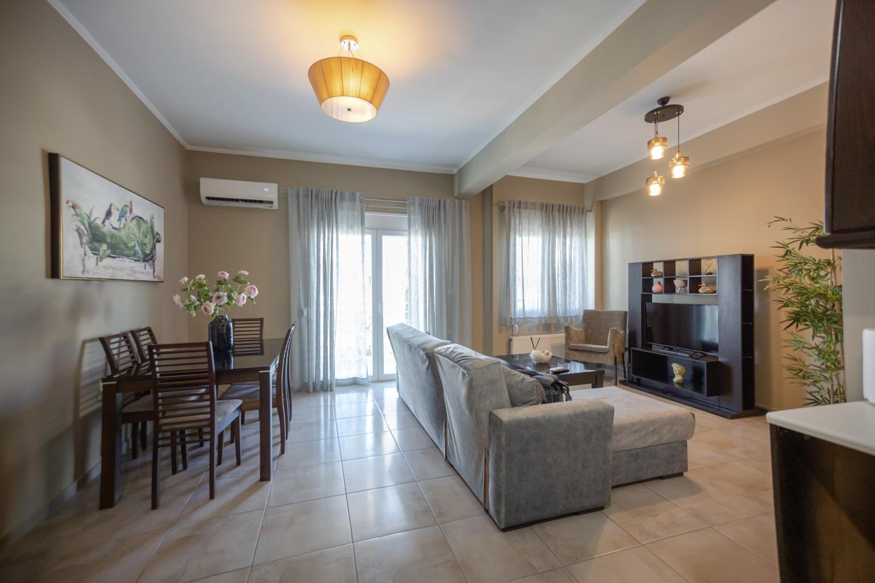 Downtown Suite, 5min to Beach photo 4