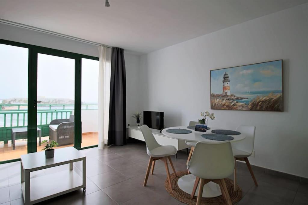 Cucharas Playa terrace sea views