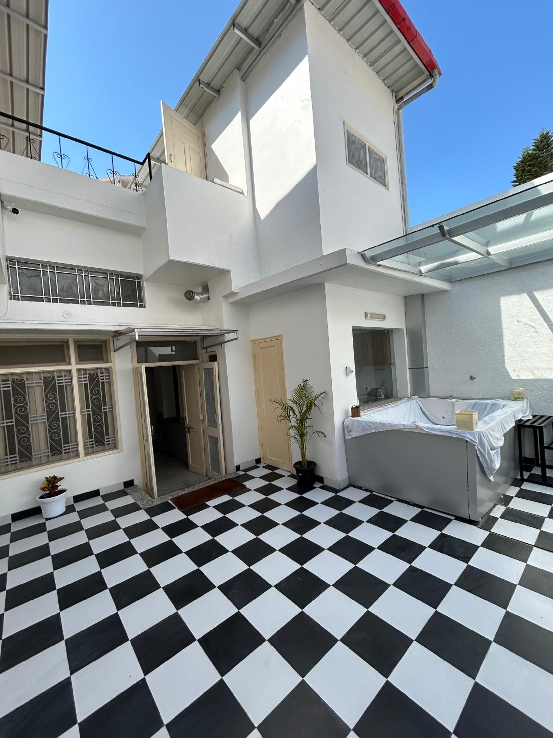 Colonial 3br Villa In Dehradun With Outdoor Jacuzzi By Especial Rentals