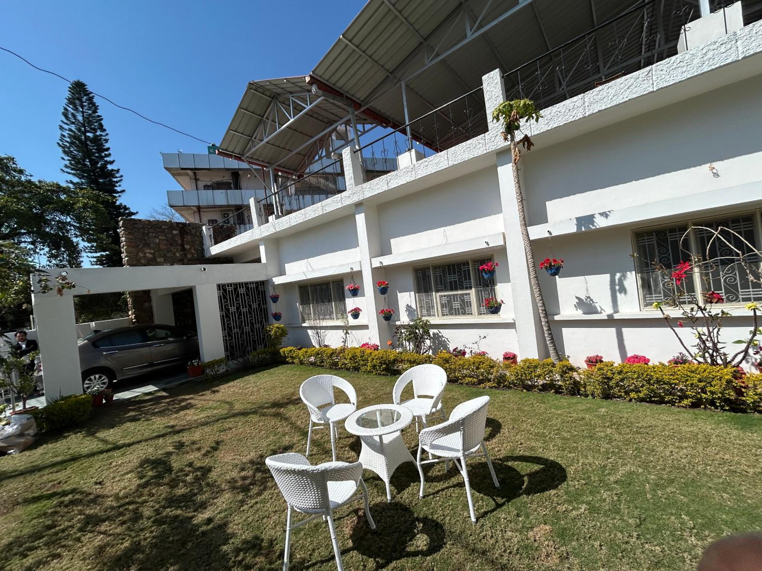 Colonial 3br Villa In Dehradun With Outdoor Jacuzzi By Especial Rentals