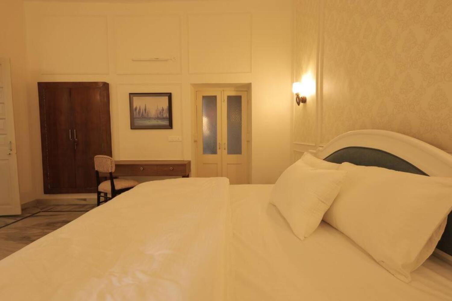 Colonial 3br Villa In Dehradun With Outdoor Jacuzzi By Especial Rentals