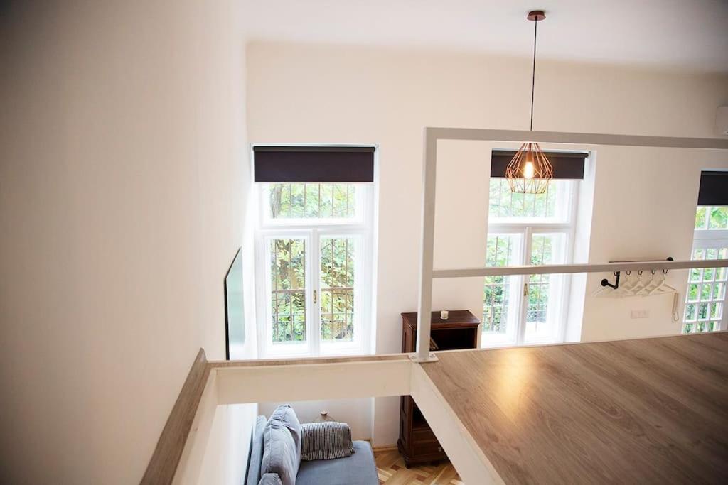 Atelier Central 7 / stylish, bright, quiet