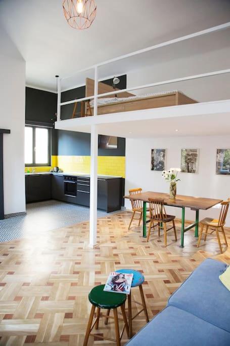 Atelier Central 7 / stylish, bright, quiet
