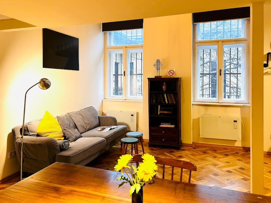 Atelier Central 7 / stylish, bright, quiet