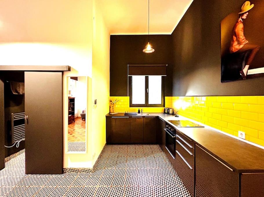 Atelier Central 7 / stylish, bright, quiet