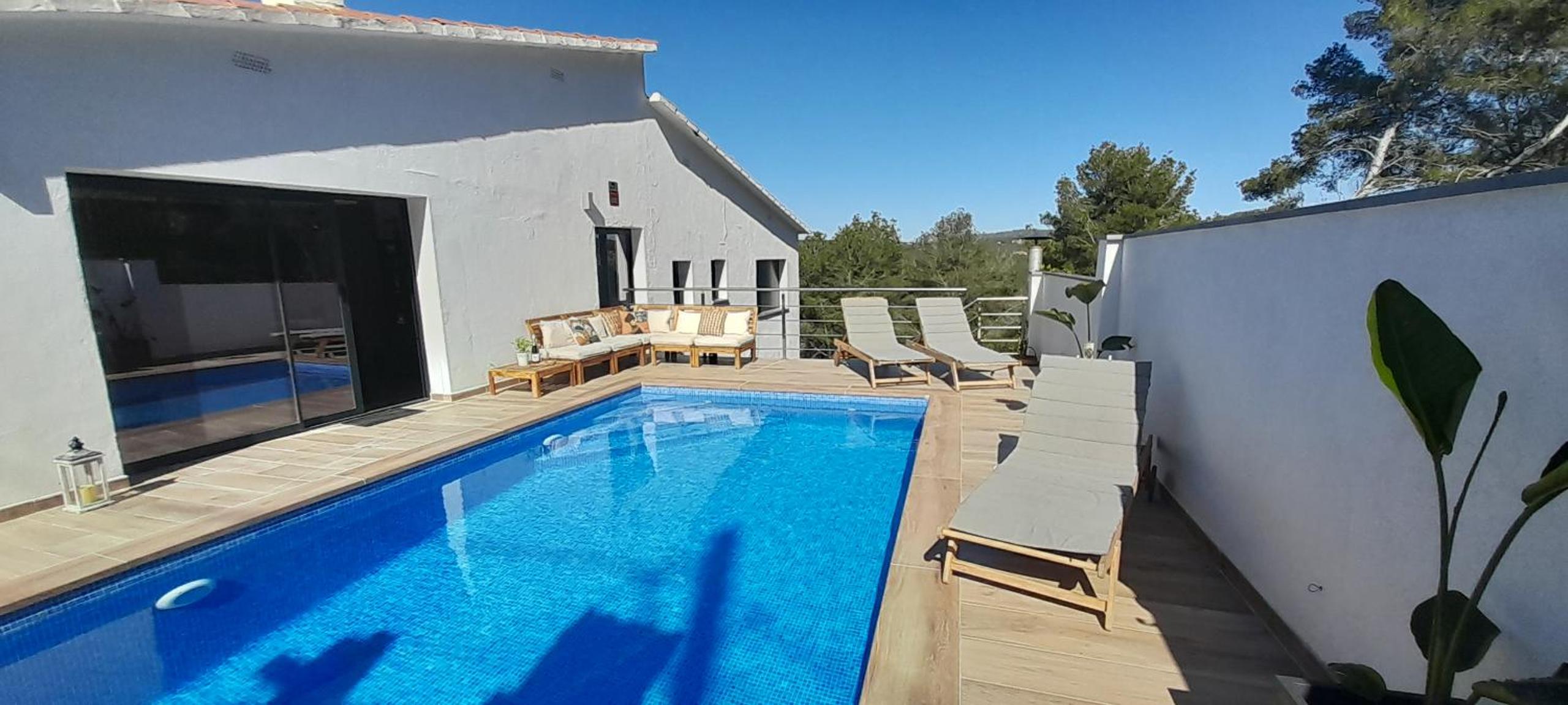 Villa Avril Elegante villa para familias y grupos cerca de Sitges 7 dormitorios Piscina privada XXL