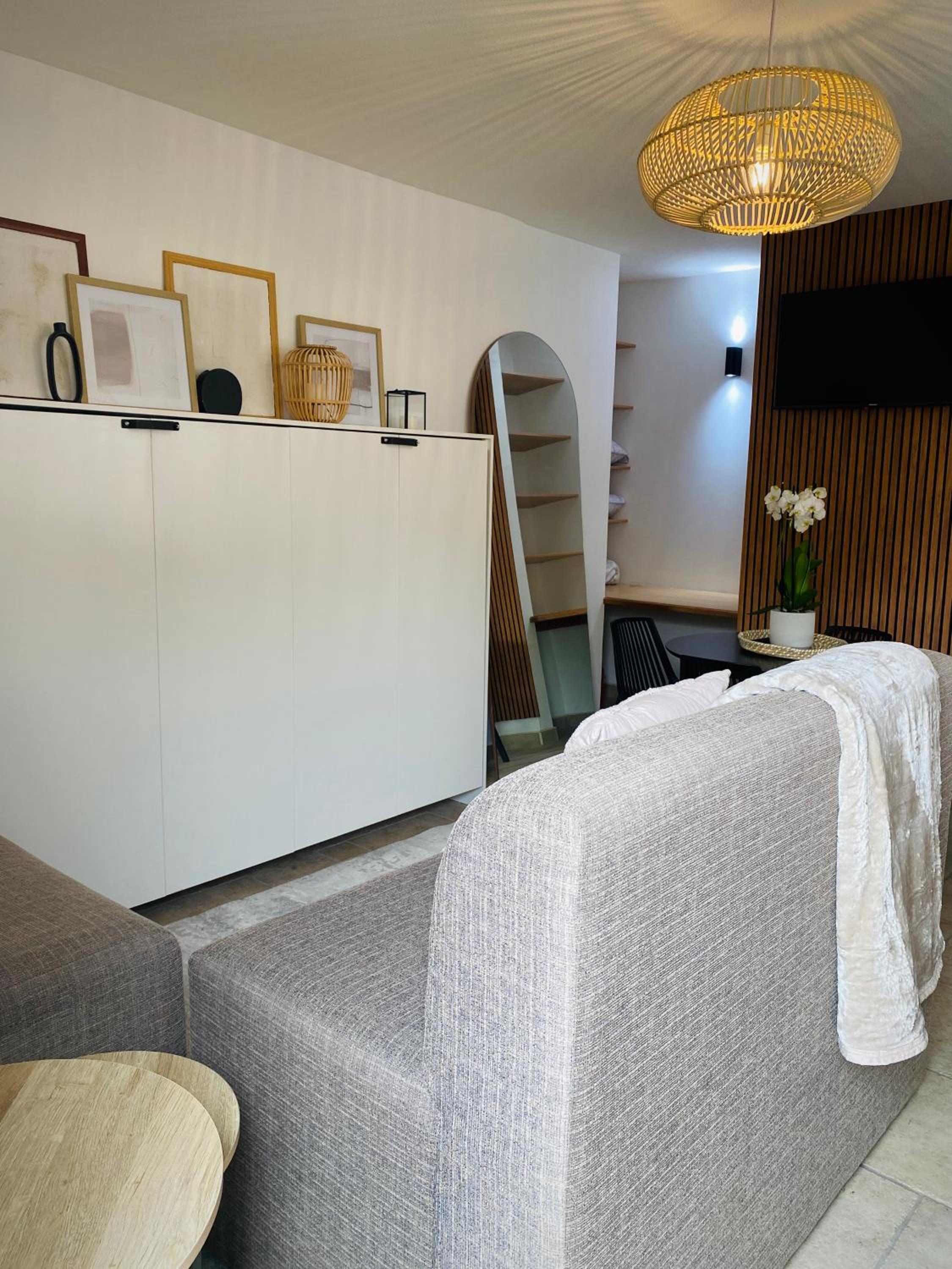 Stylish one bedroom apartment close to the beach view 5
