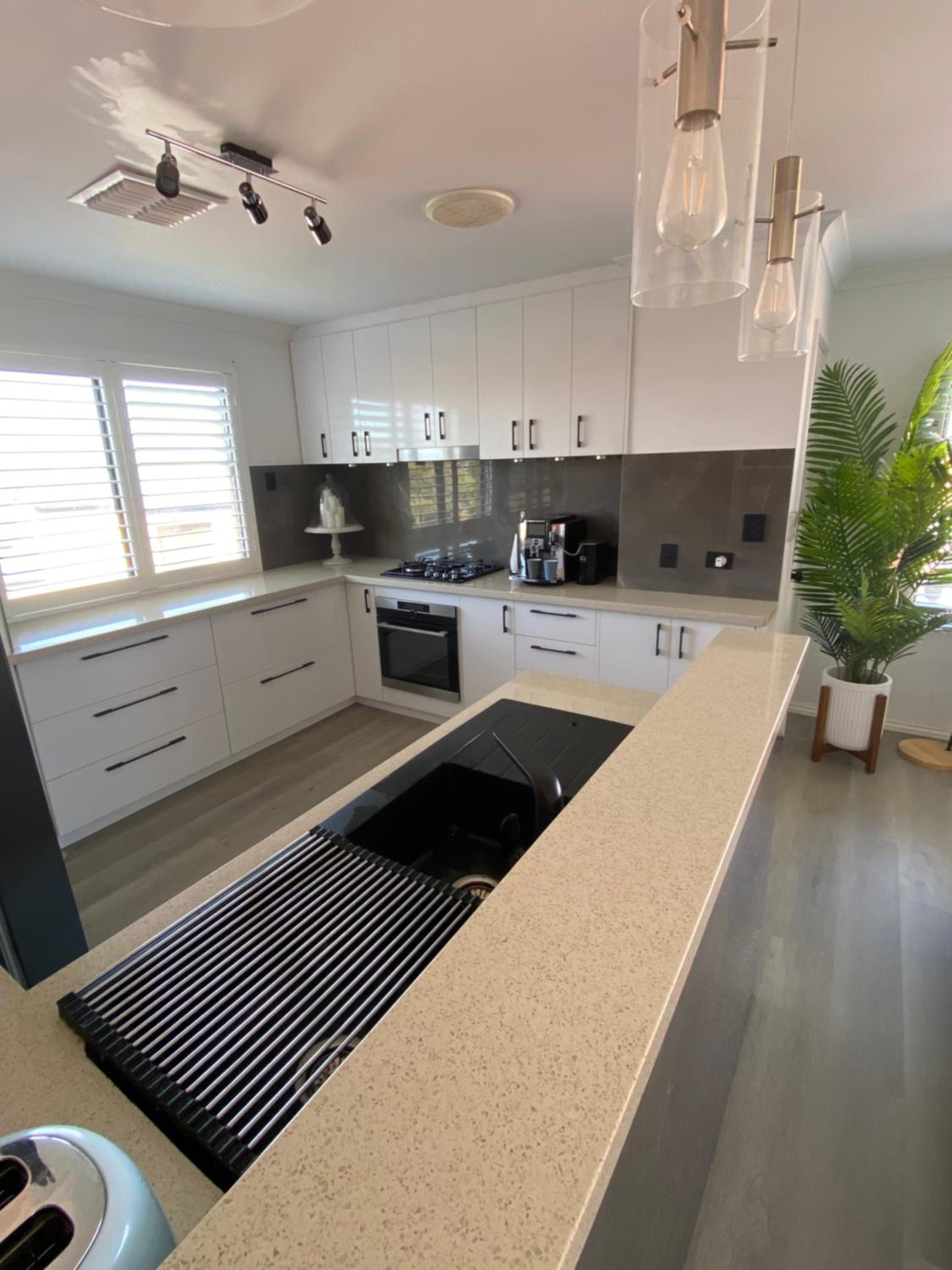 Hillarys Sea-View Panoramic Living