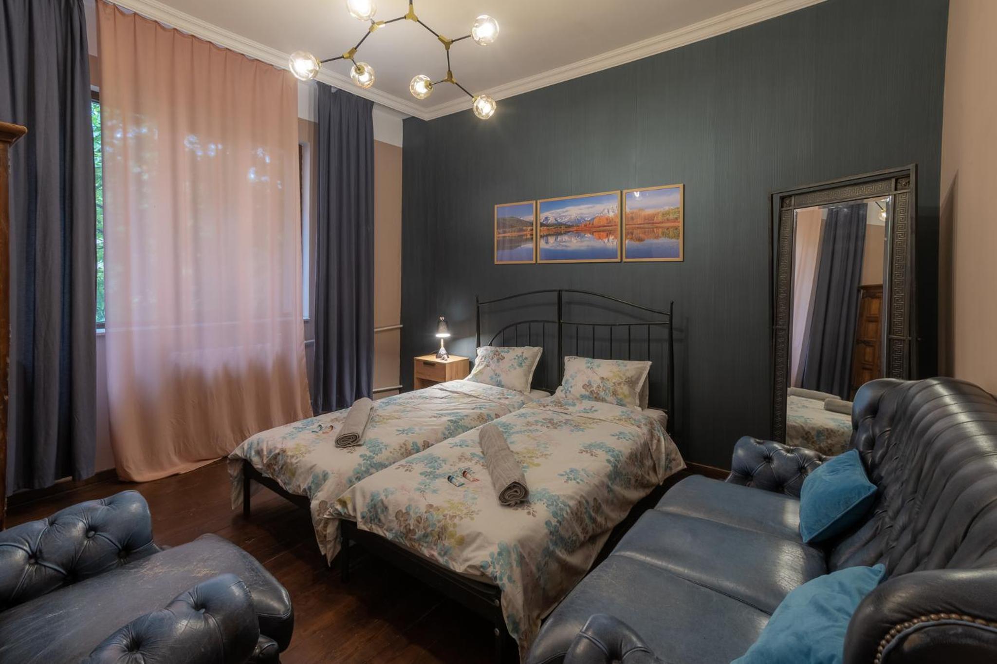2 Designer Central Apartments FREE Parking Spaces