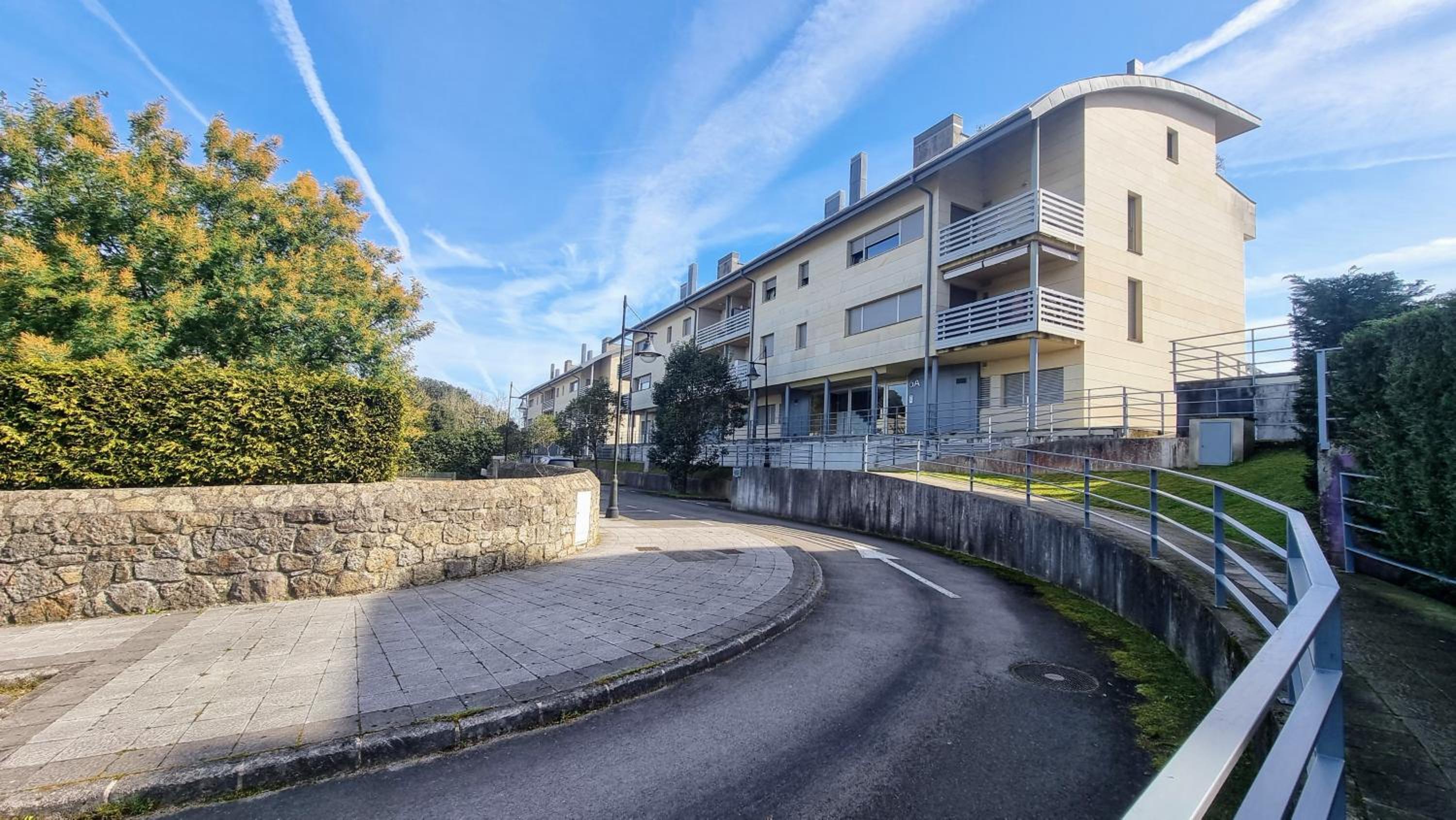 El Arcin - Piscina, terraza y parking en Llanes