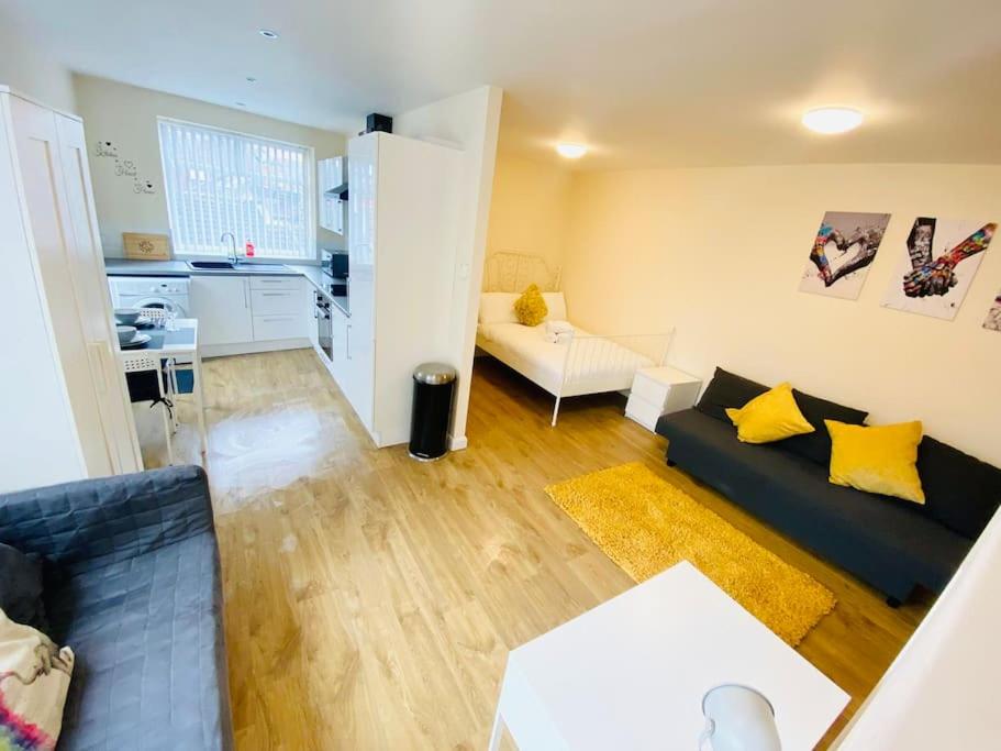 Luton Luxury Apartment view 5