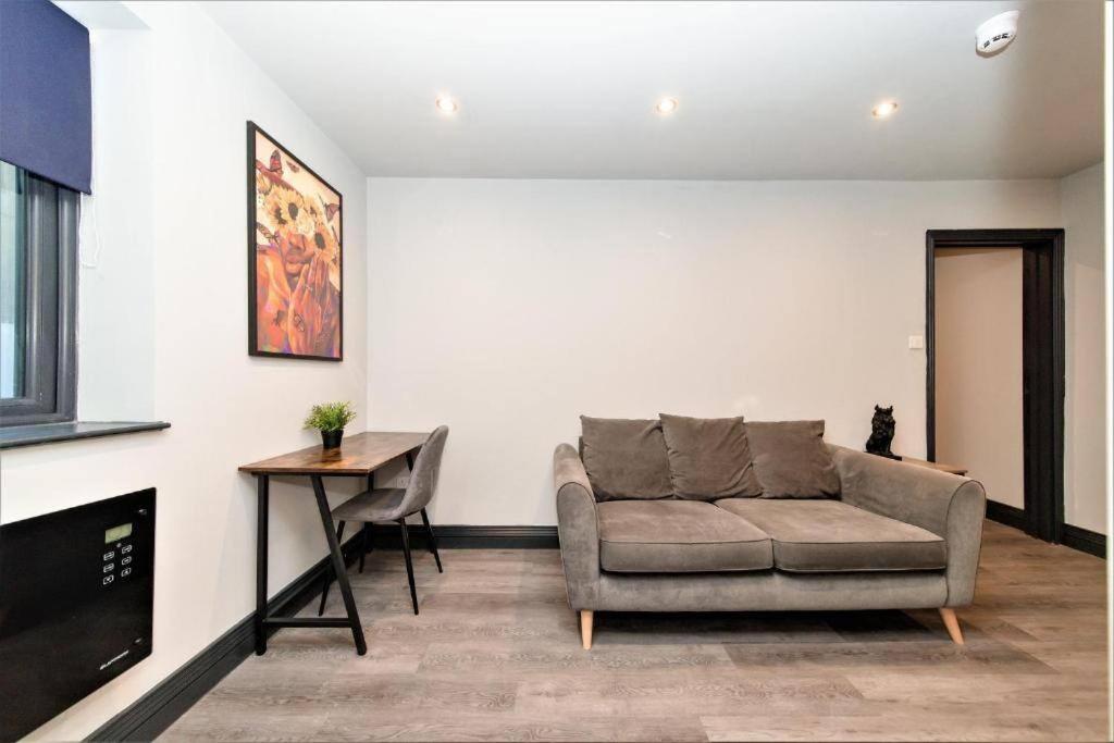 FLASH SALE Brighton City Centre Seafront 1 Bedroom Flat BN112SHP02 view 3