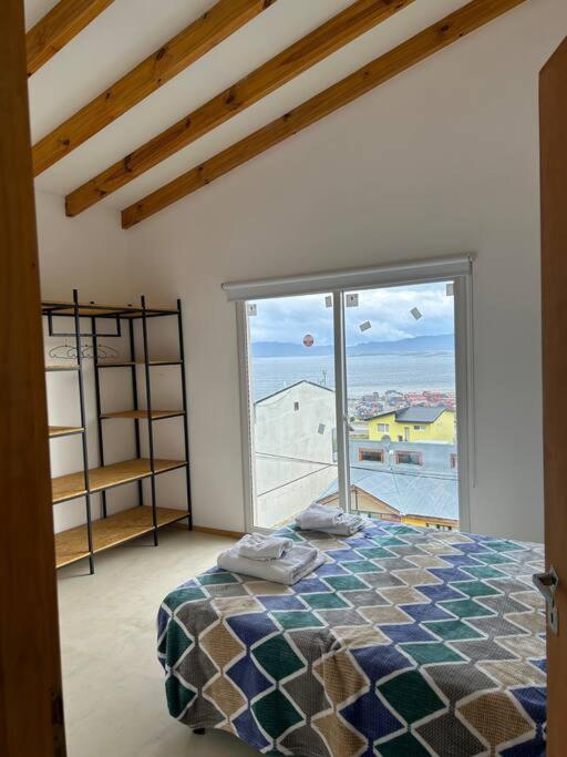 Duplex vista al Canal Beagle
