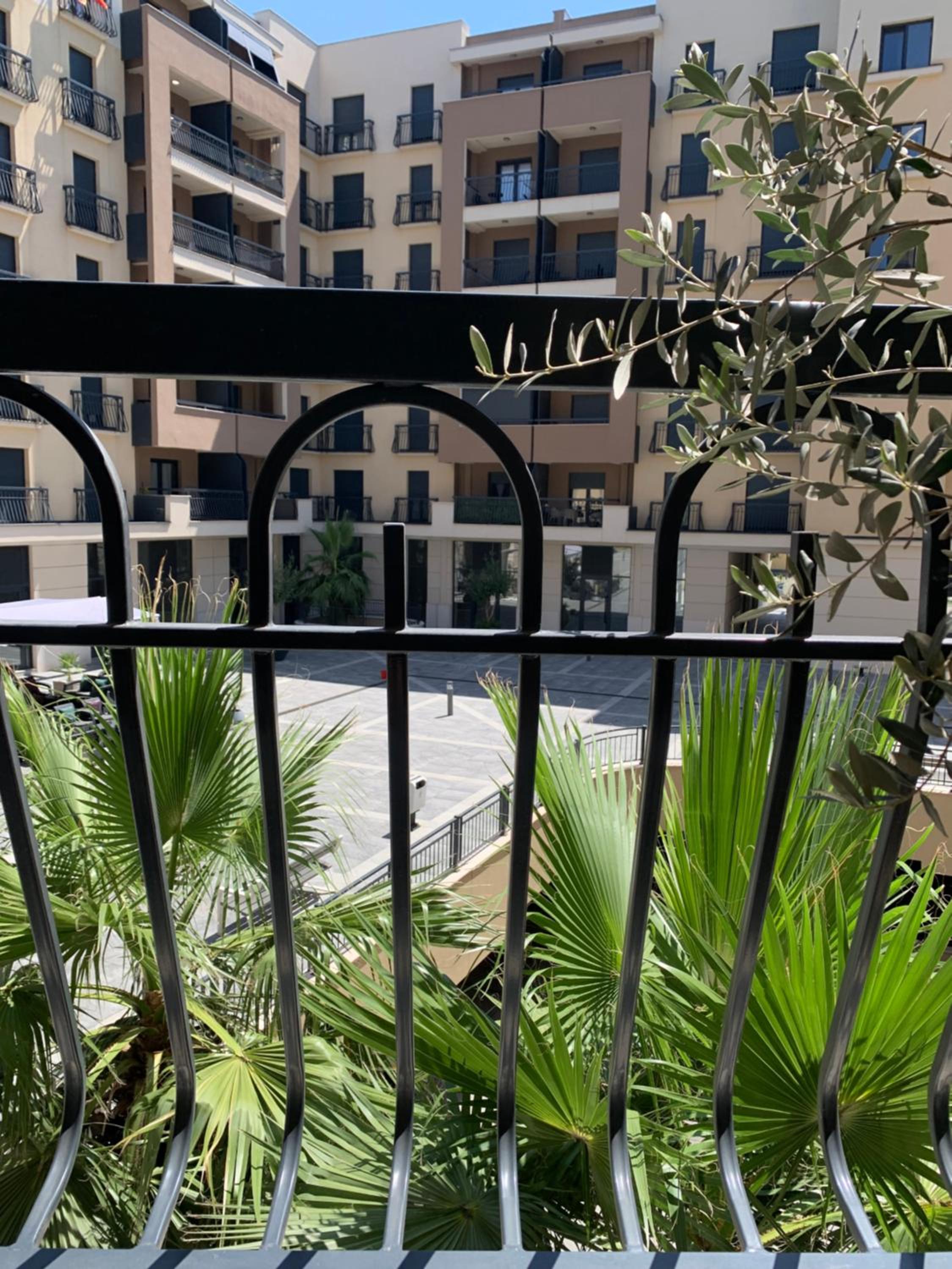 AD luxury view 5