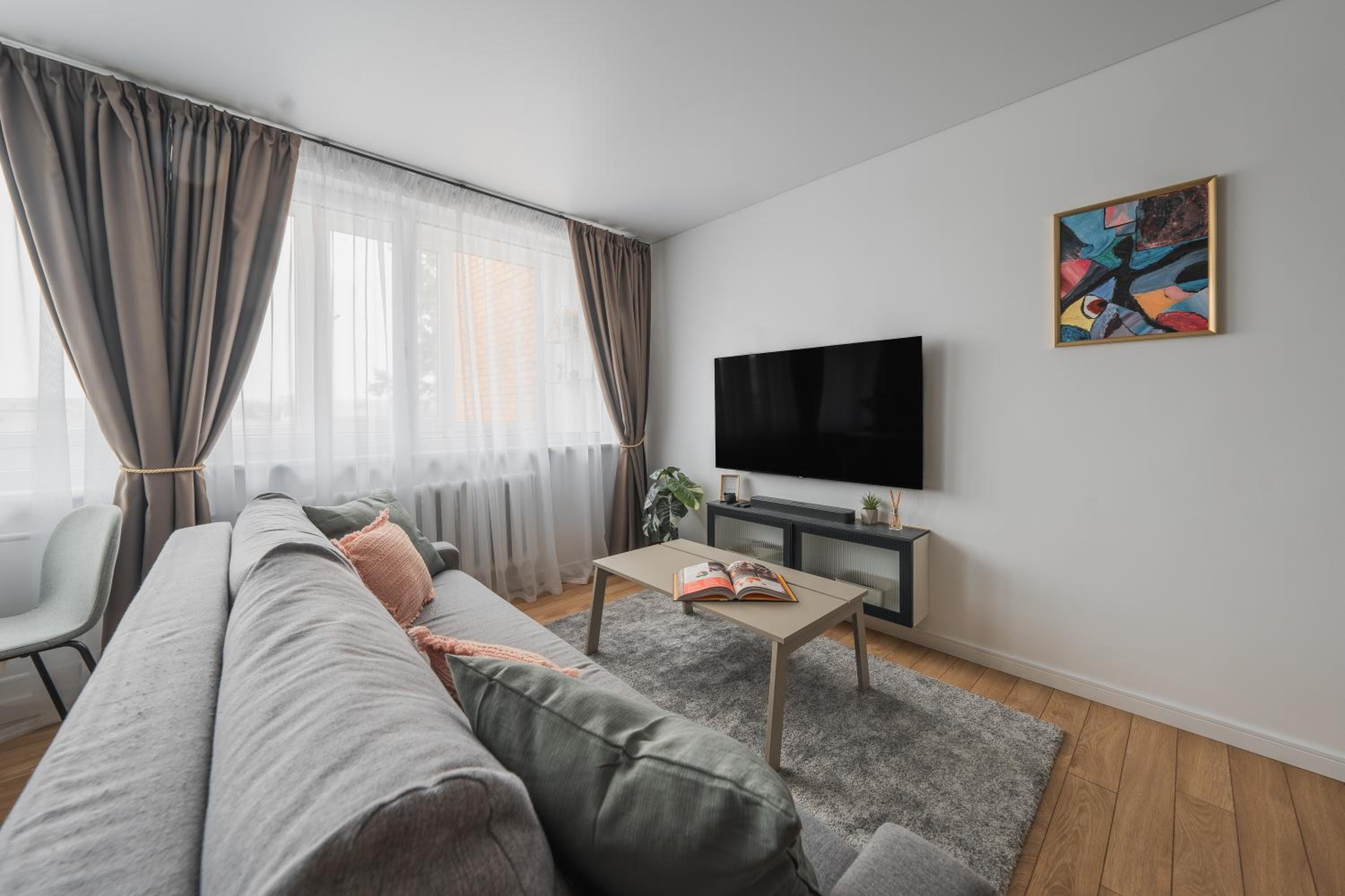 City Center Apartment with balcony view 2