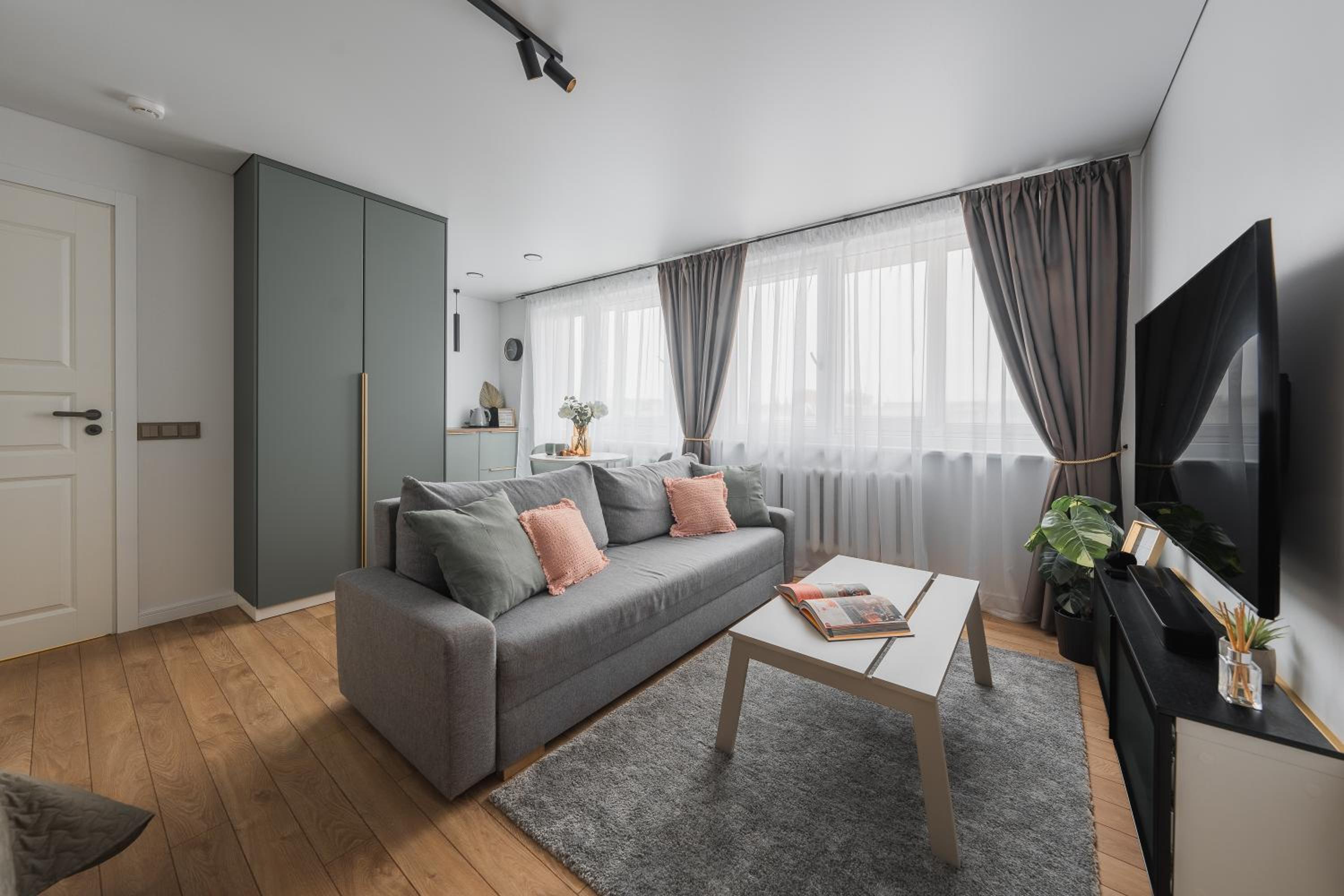 City Center Apartment with balcony view 4