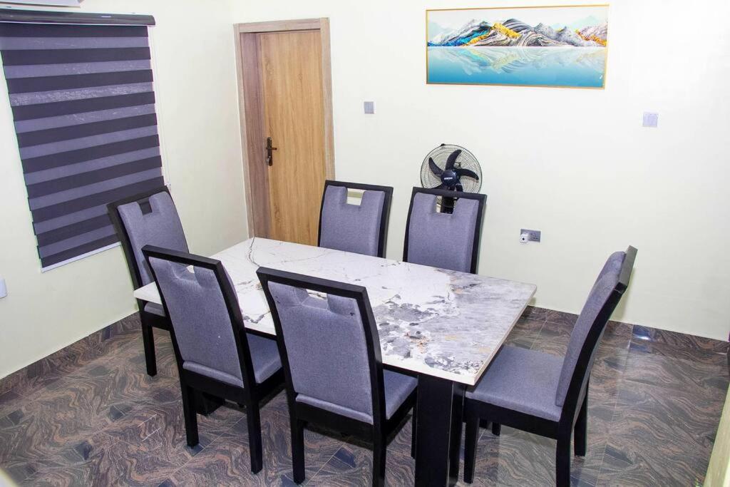 Cozy Urban Oasis 3 Bedroom in Ogba, Ikeja, Lagos view 2