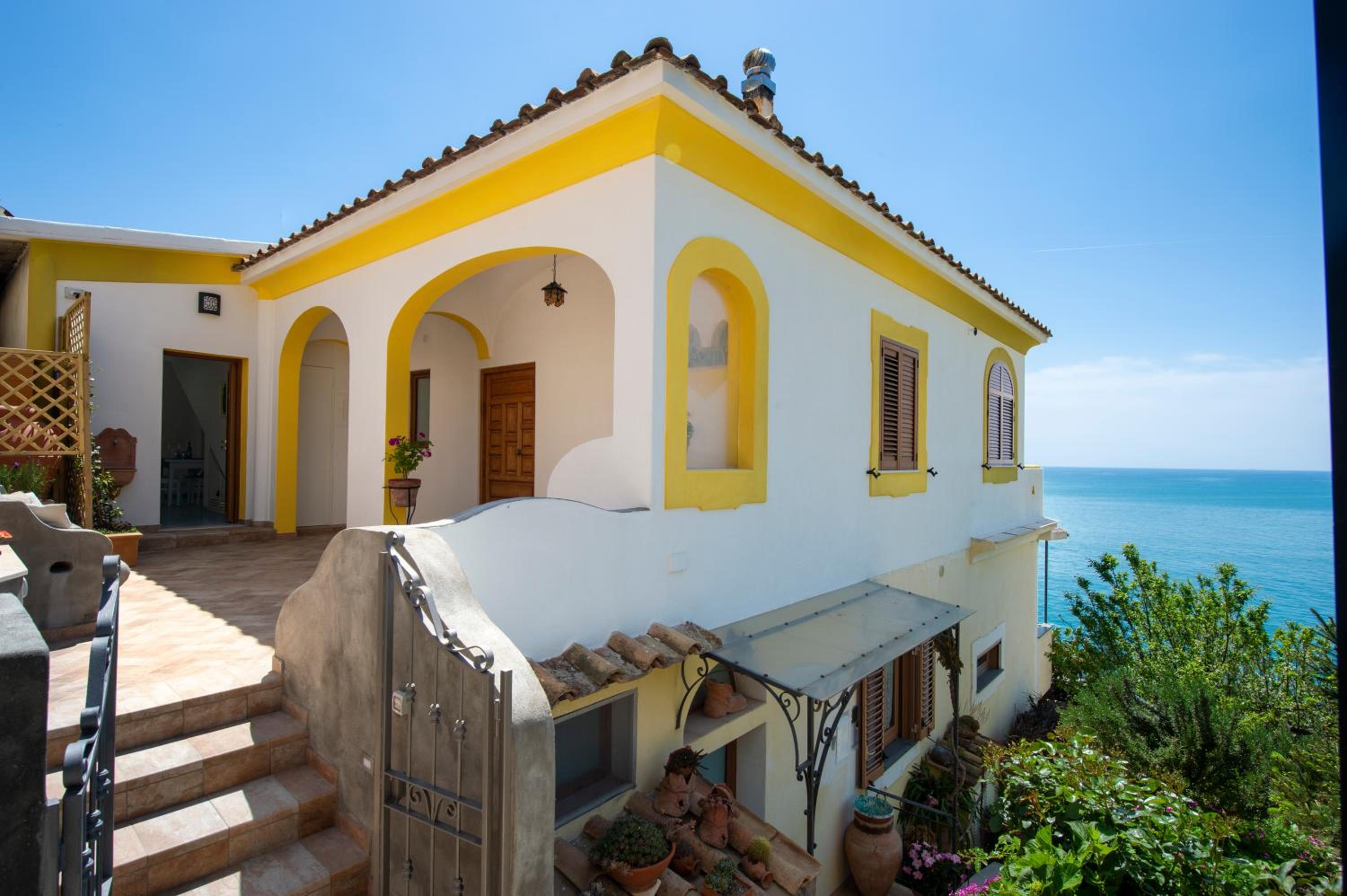 CASA OLGA, UN AFFACCIO SUL MARE !!