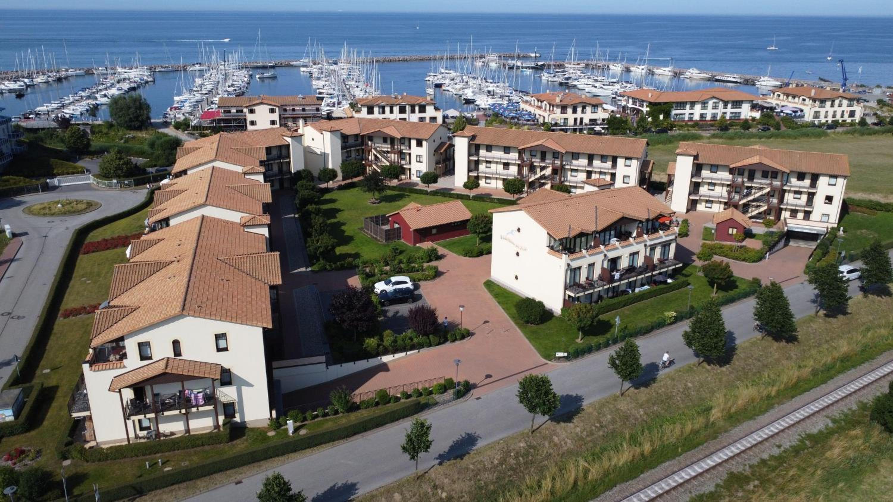 9987-Urlaubstraeume-Am-Meer-WE-3-4-Strandkorb-auf-der-Terrasse
