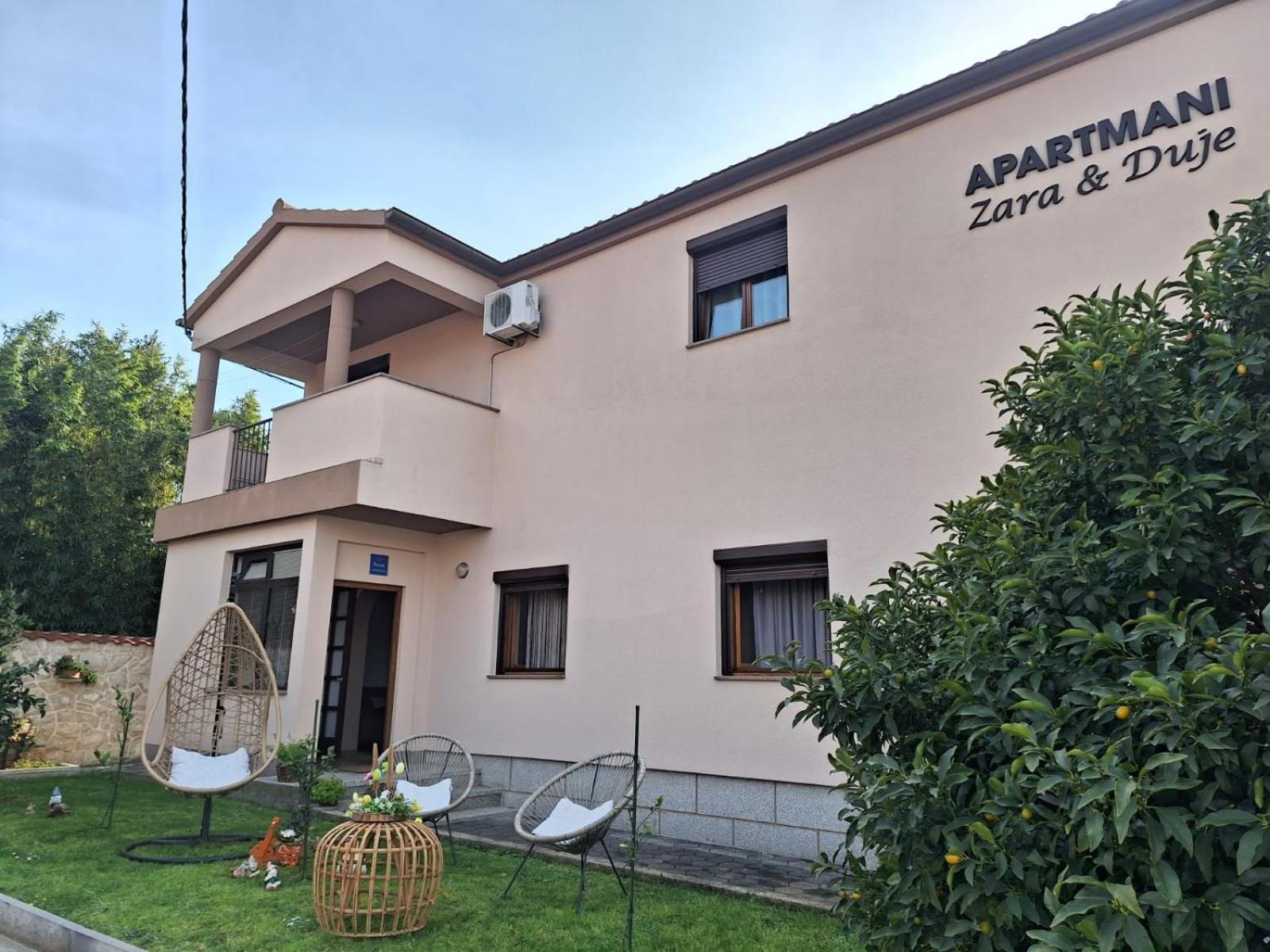 Apartmani Zara & Duje view 3