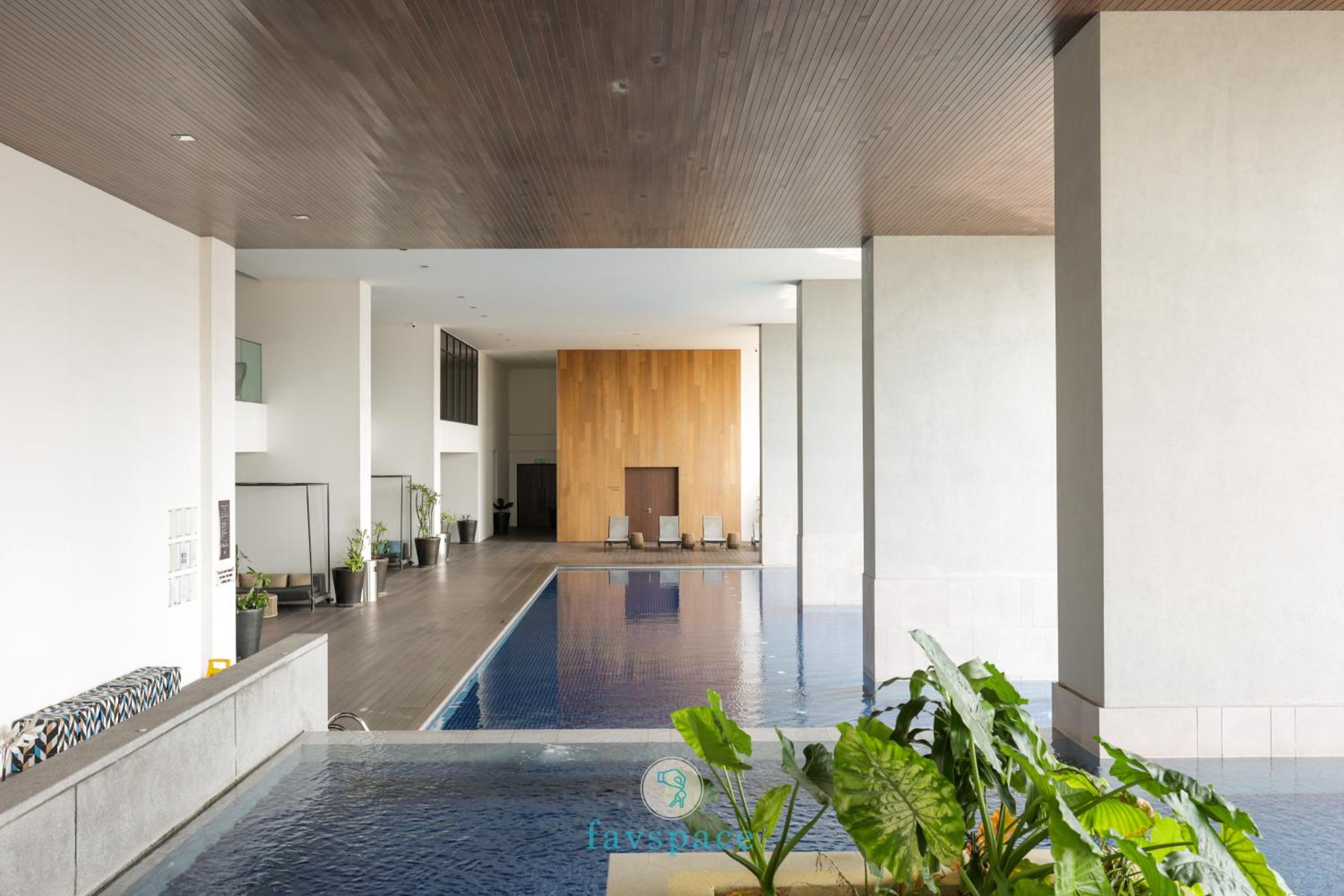 3 min walk to Bangsar LRT - FREE parking & Netflix - EST