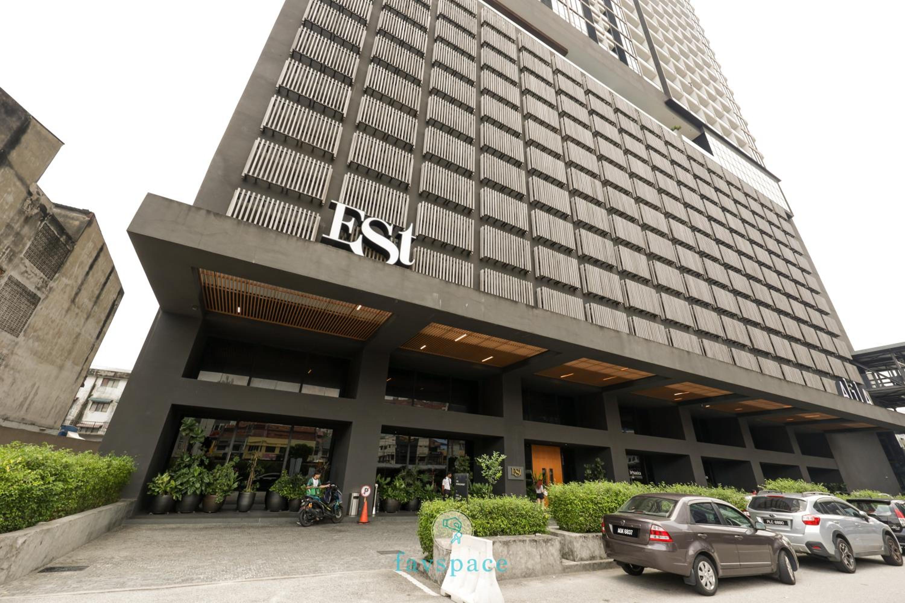 3 min walk to Bangsar LRT - FREE parking & Netflix - EST