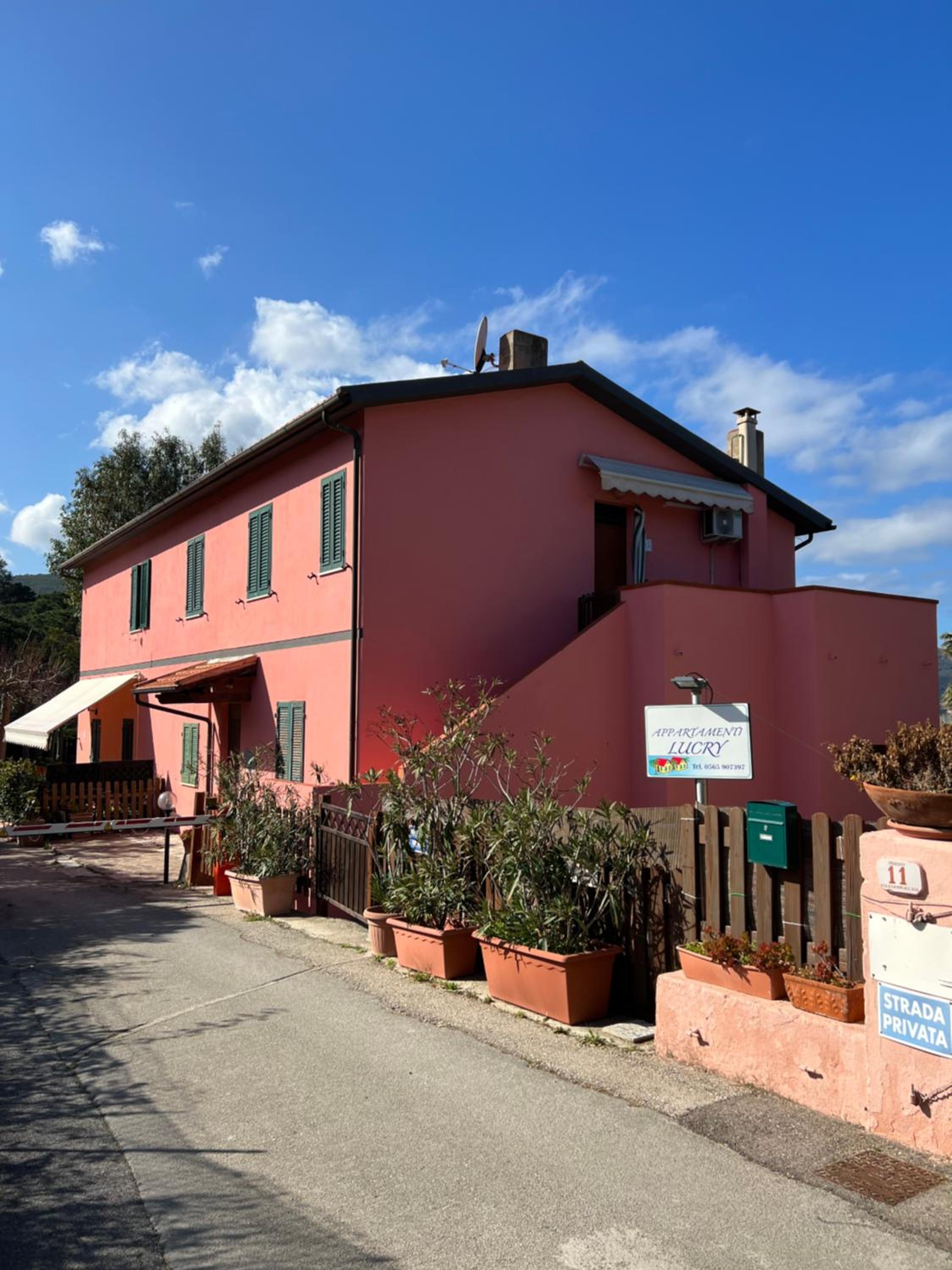 Appartamenti Lucry view 2
