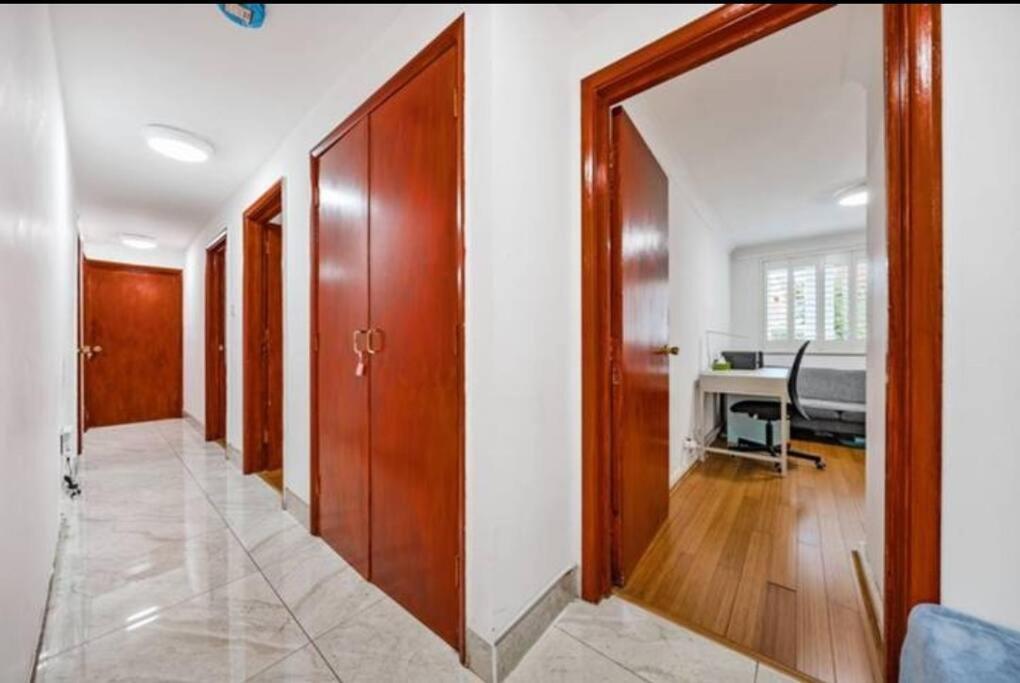 Spacious 3-Bed Cosy Flat in Westminster