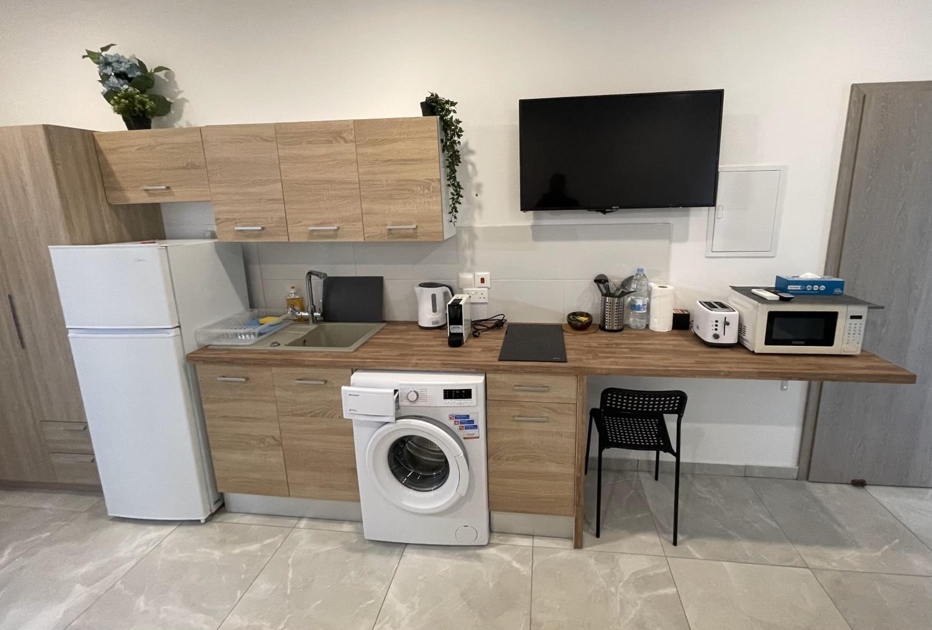 ARF Apartments - with Jacuzzi at the complex