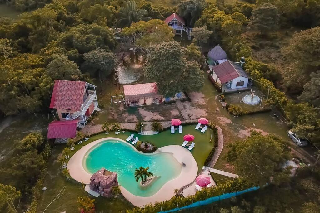 COVEÑITAS MC2P2 Cabaña amplia con Piscina tipo PLAYA, Máximo 34 Personas