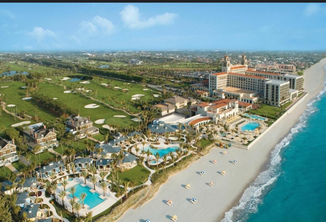 (B) Casa Azul. Minutes from the Beach & Mall
