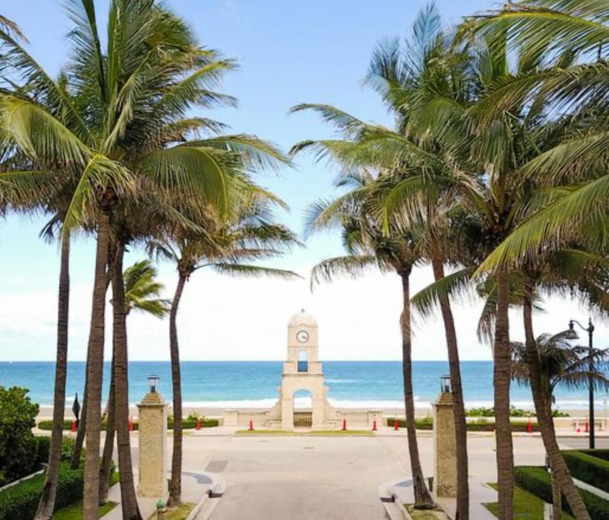 (B) Casa Azul. Minutes from the Beach & Mall