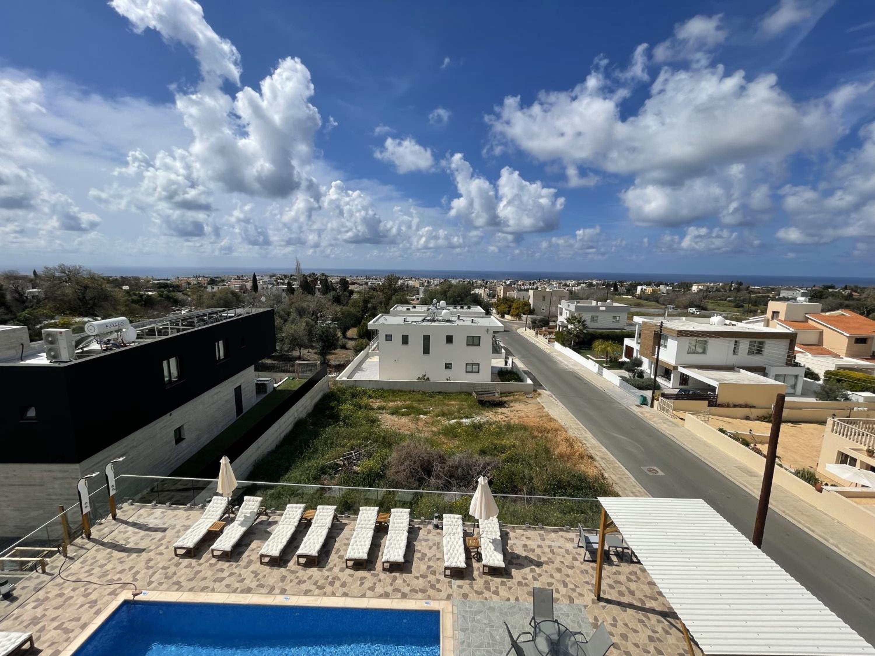 ARF Apartments - with Jacuzzi at the complex