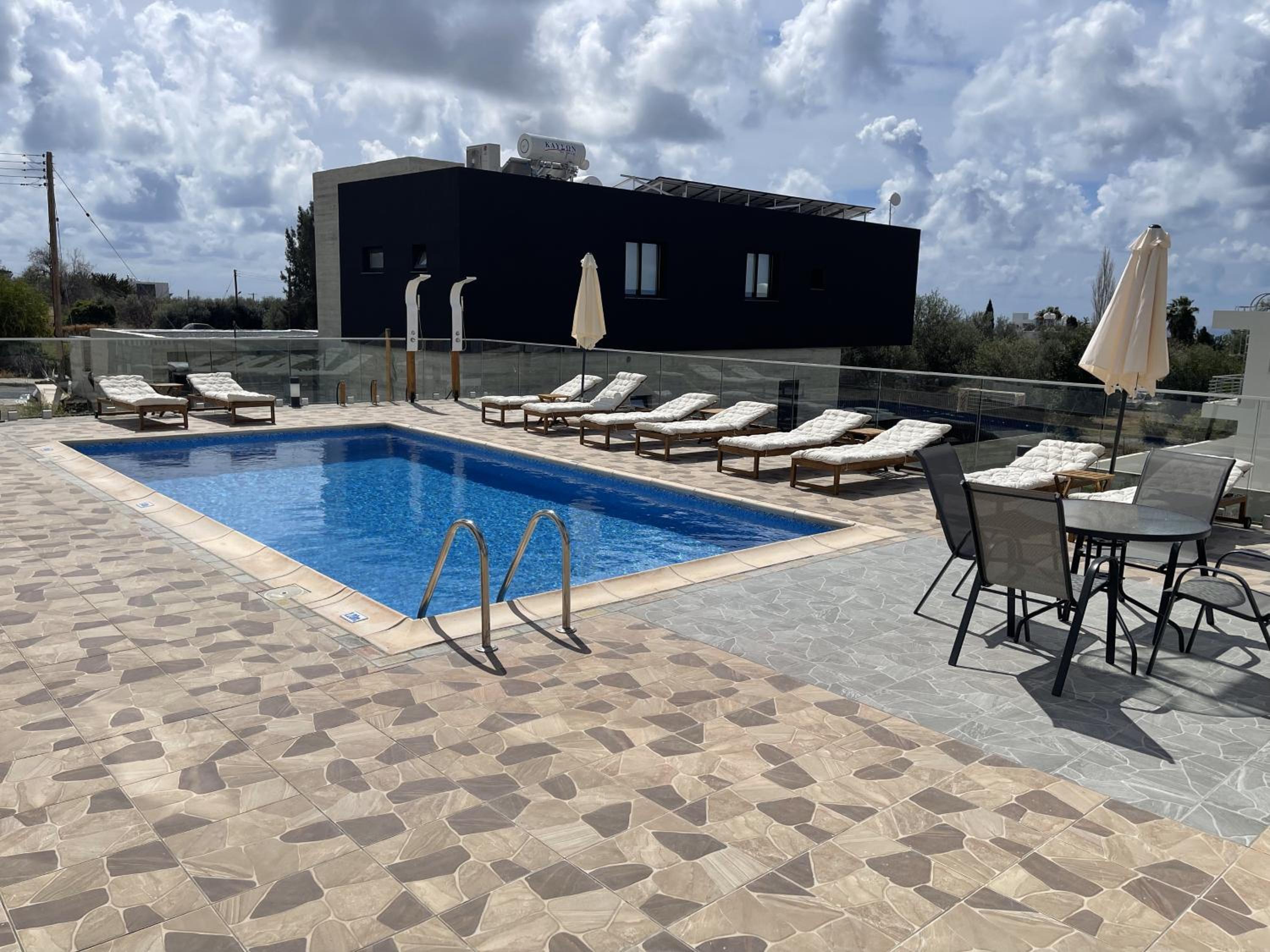 ARF Apartments - with Jacuzzi at the complex