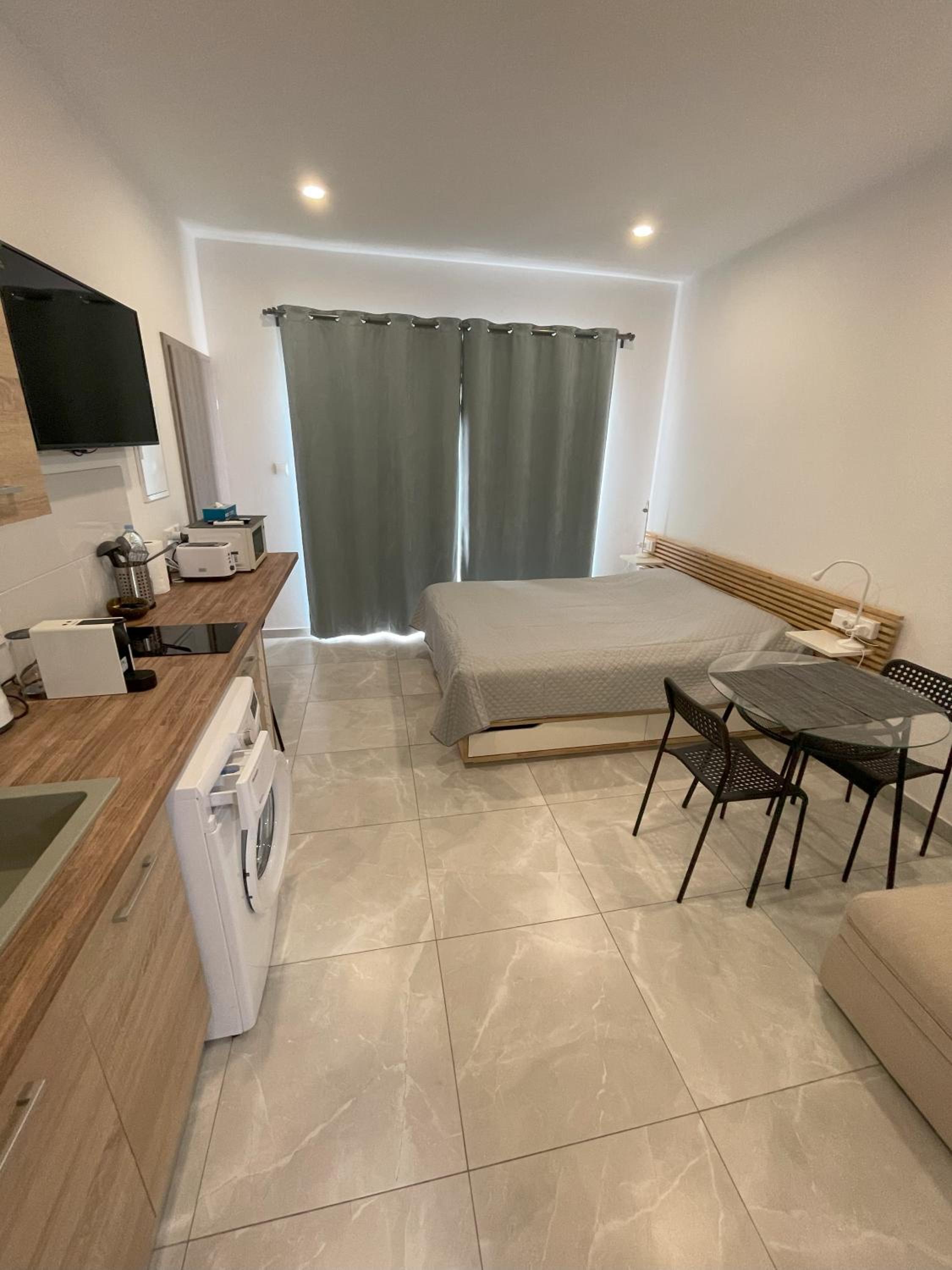 ARF Apartments - with Jacuzzi at the complex