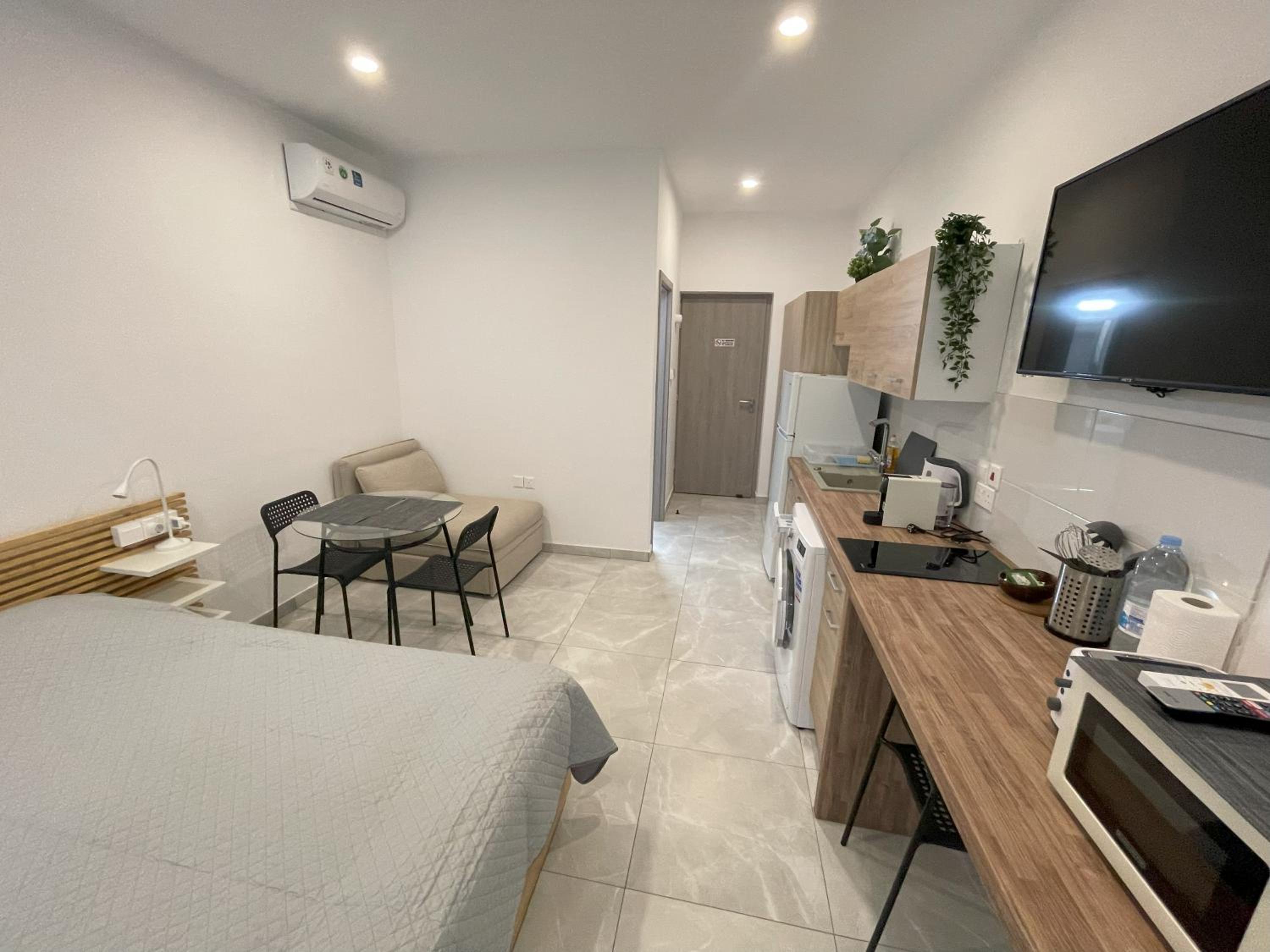 ARF Apartments - with Jacuzzi at the complex