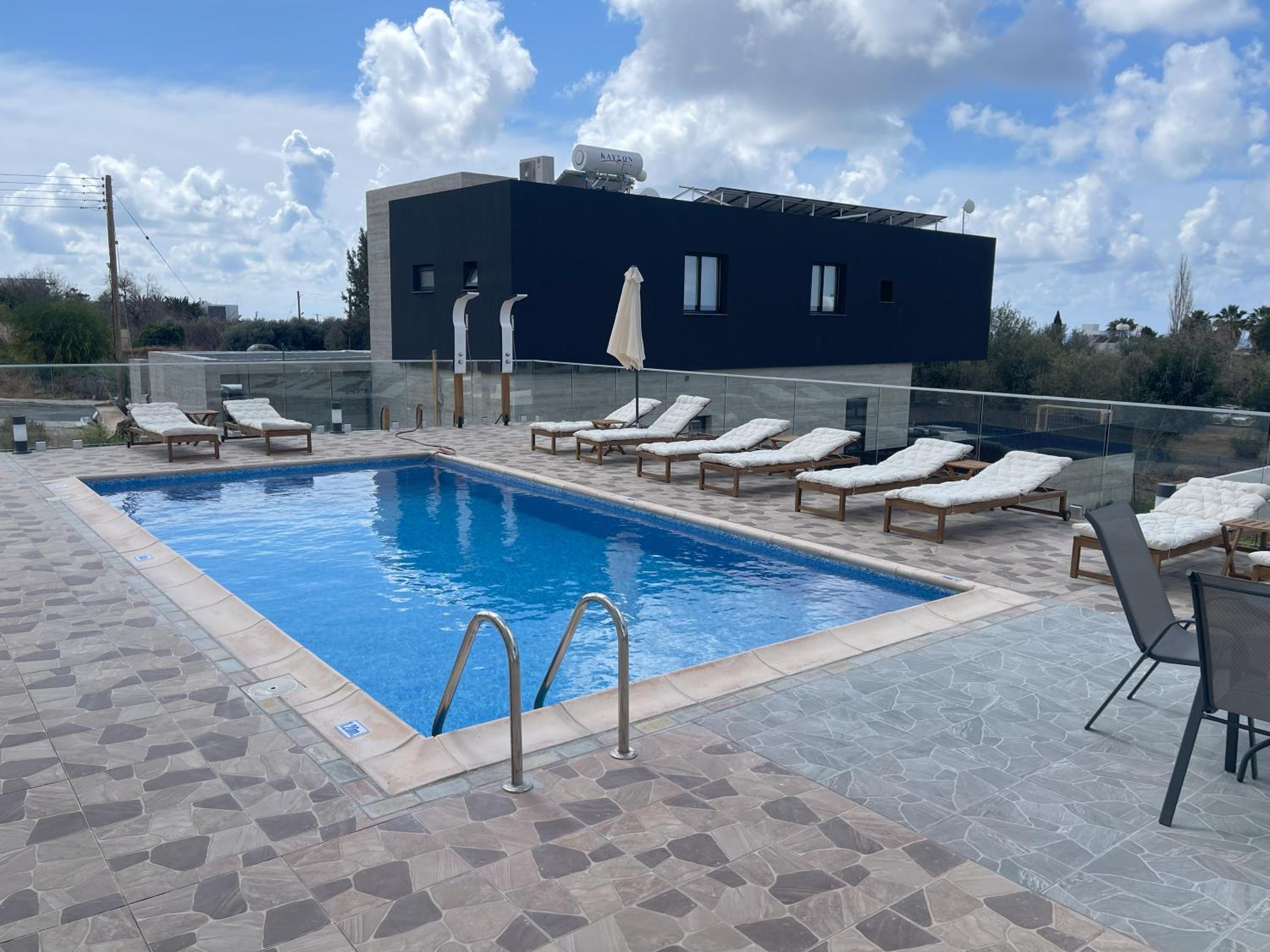 ARF Apartments - with Jacuzzi at the complex