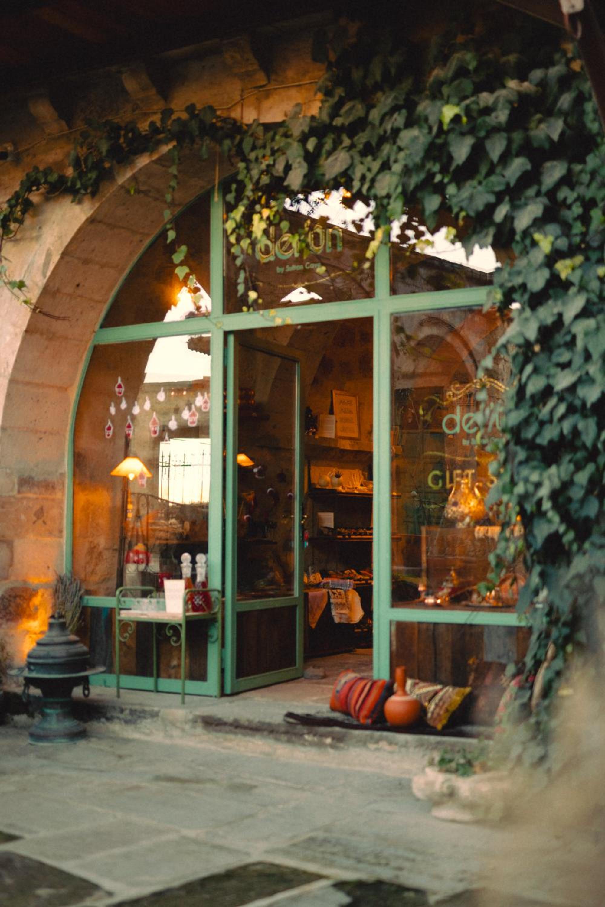 Sultan Cave Suites - Image 89