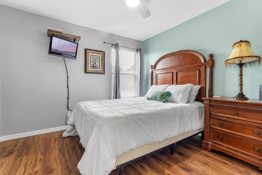 7BDM Prvt Pool Villa - Gated Resort 10min to Disney view 4