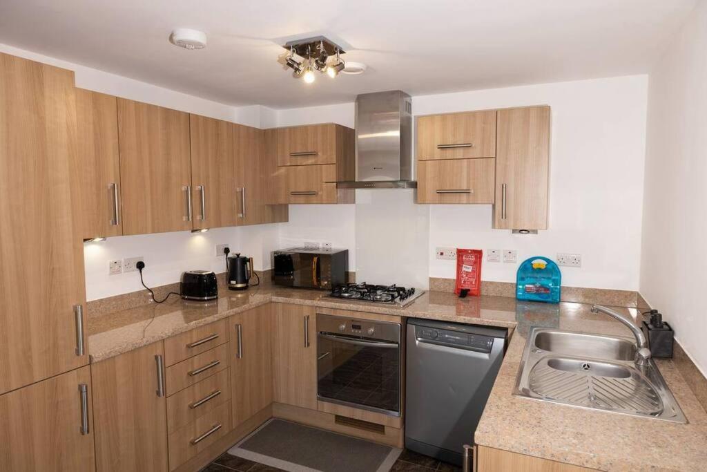 No 15 Modern Comfort in a Prime Southampton Location - Free Parking view 5
