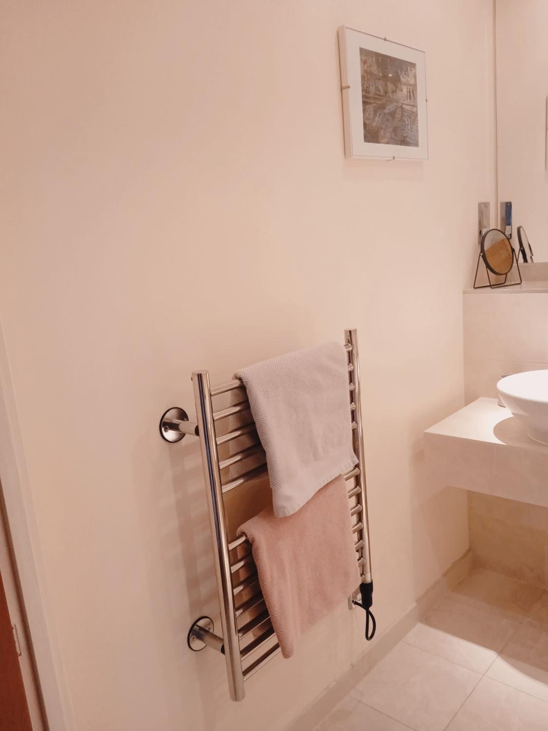 Beautiful apartment in Kew, Richmond London with Free Underground Parking Balcony