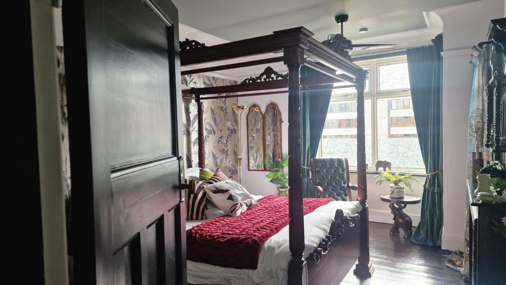 Flawsome Stays Unique Home w Quirky basement for 12 Guests by Harbour and Town view 5