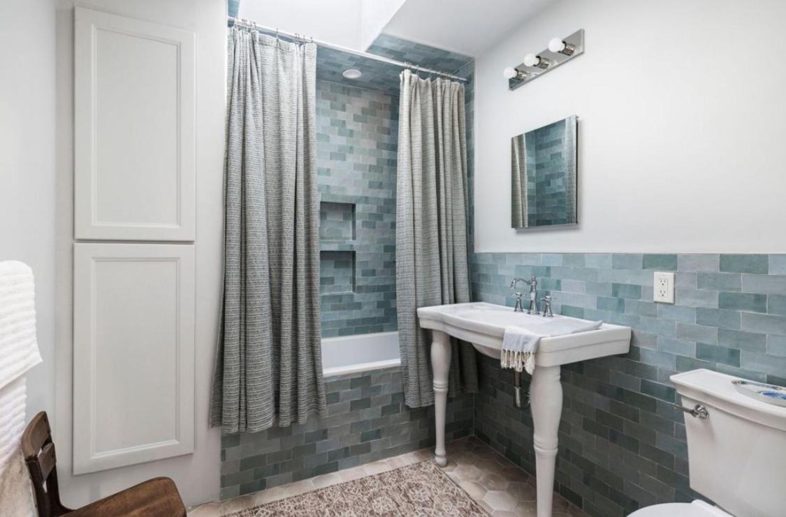 Artisan Grove Four bedrooms 3 bathrooms with Pool, Equipped Kitchen and Laundry view 4