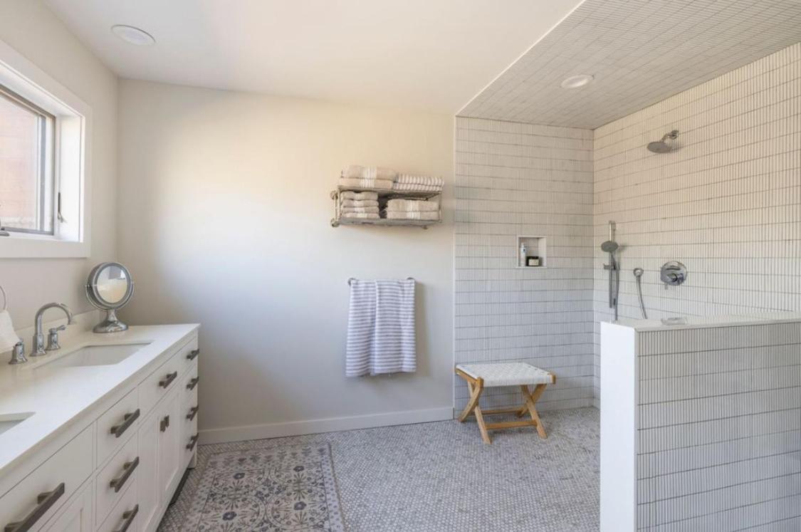 Artisan Grove Four bedrooms 3 bathrooms with Pool, Equipped Kitchen and Laundry view 2