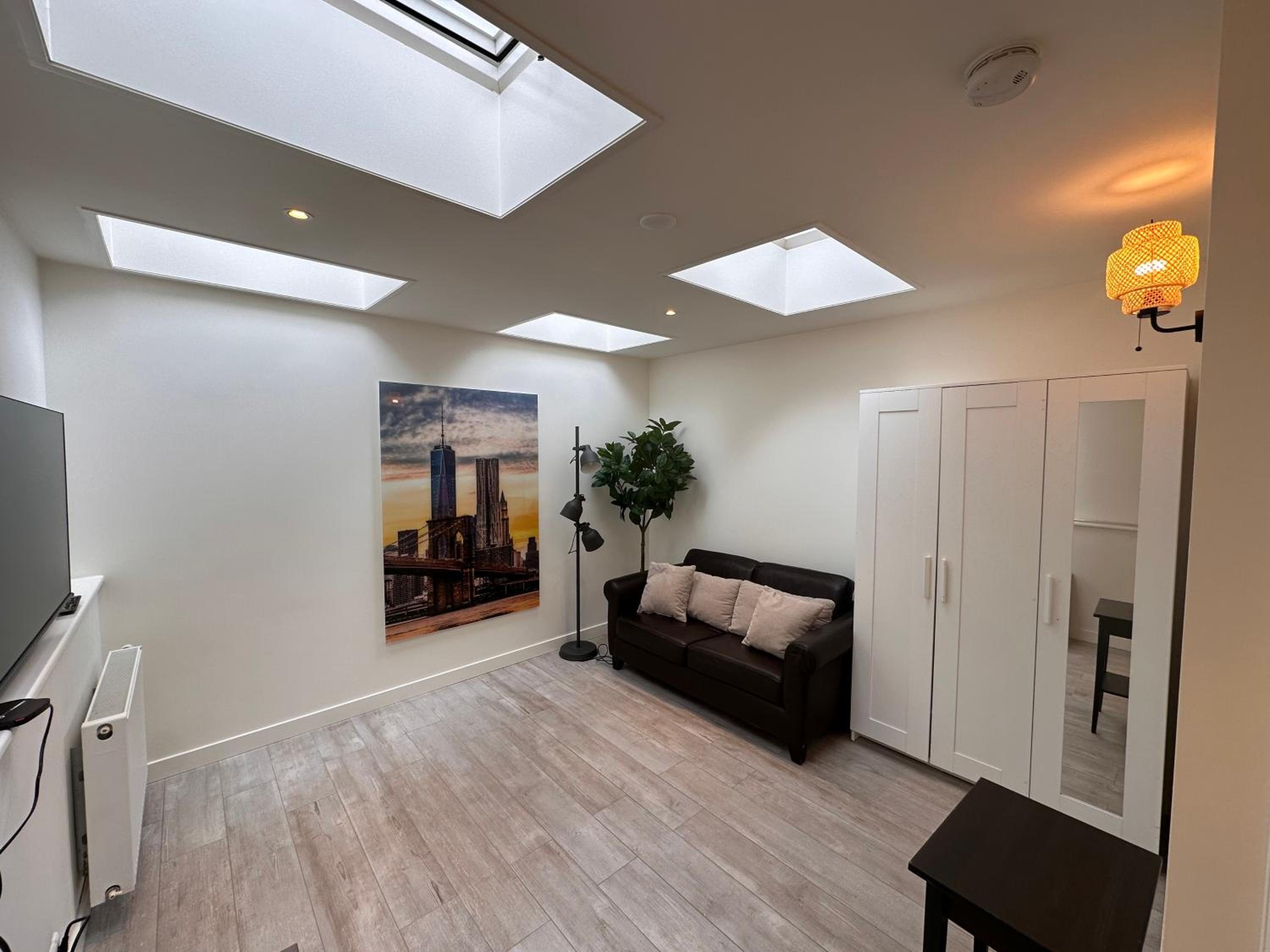 Luxury House With 2 Private Independent Studios 120 m2 Near LEIDSEPLEIN CITY CENTRE AMSTERDAM - Paid Parking Possibilities Nearby