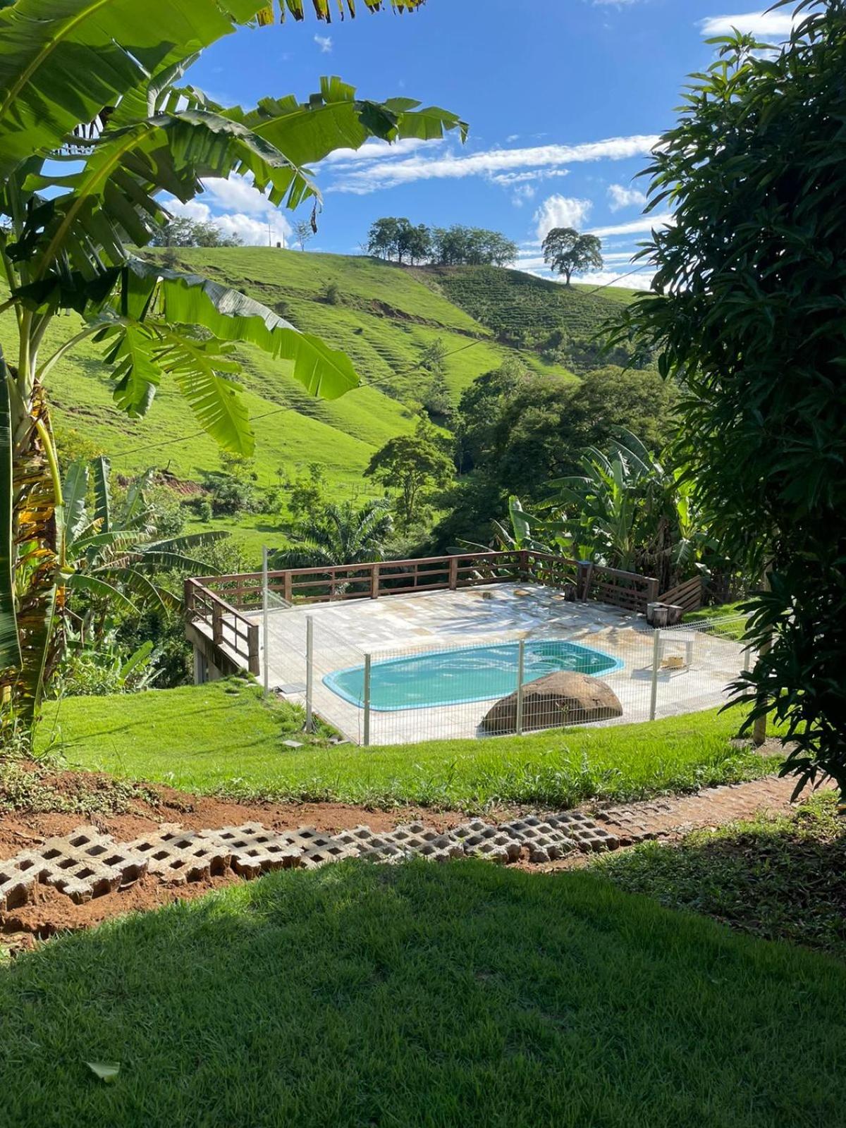 Chalés São João - a 500m da Cachoeira de Bom Jardim - com piscina