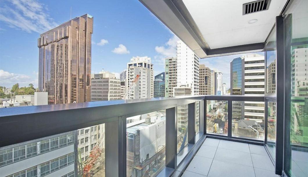 Stylish City Retreat Steps to Harbour & Sky Tower w Free Pool & Gym P110 — Auckland