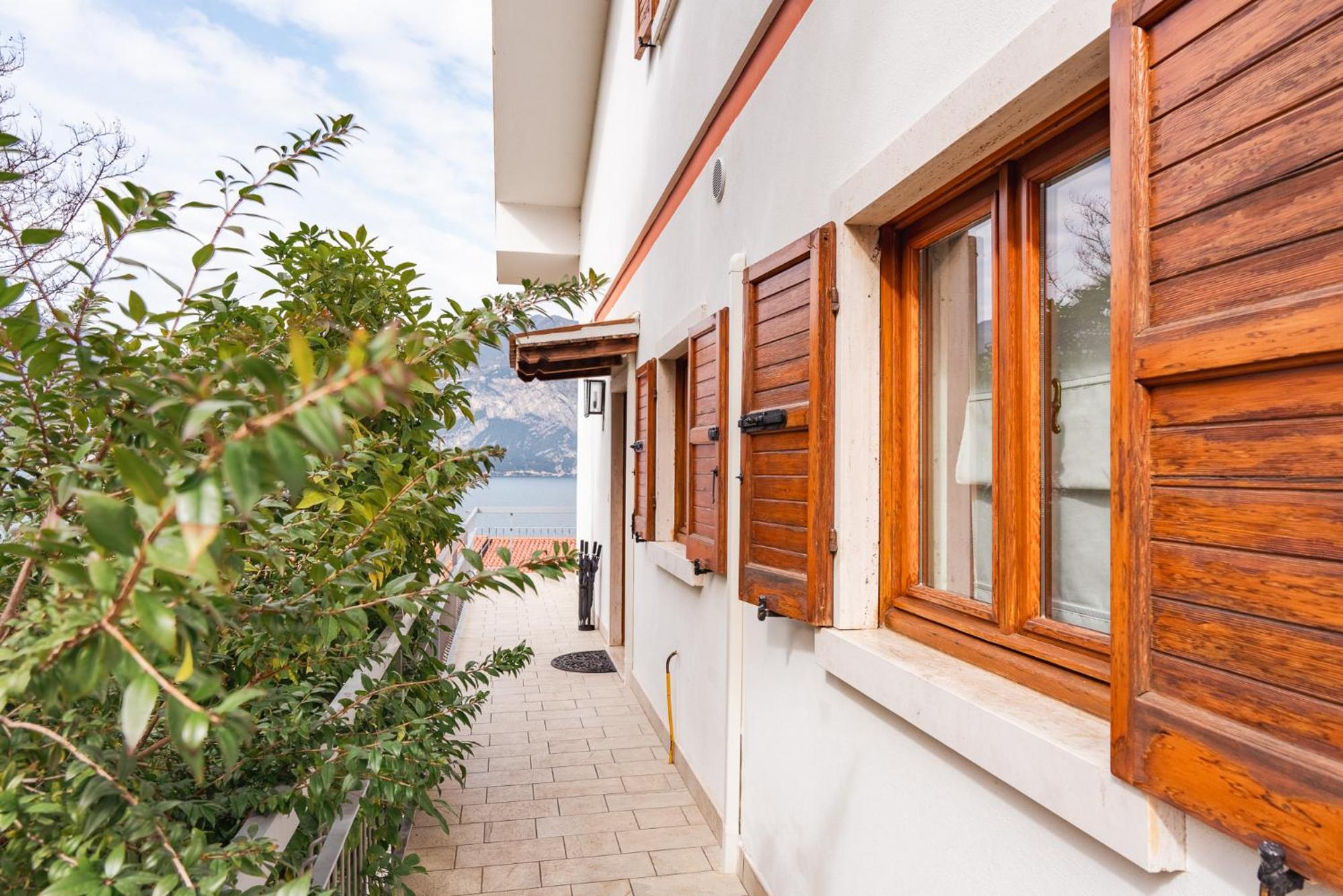 Villa Bianca by GardaDoma view 3