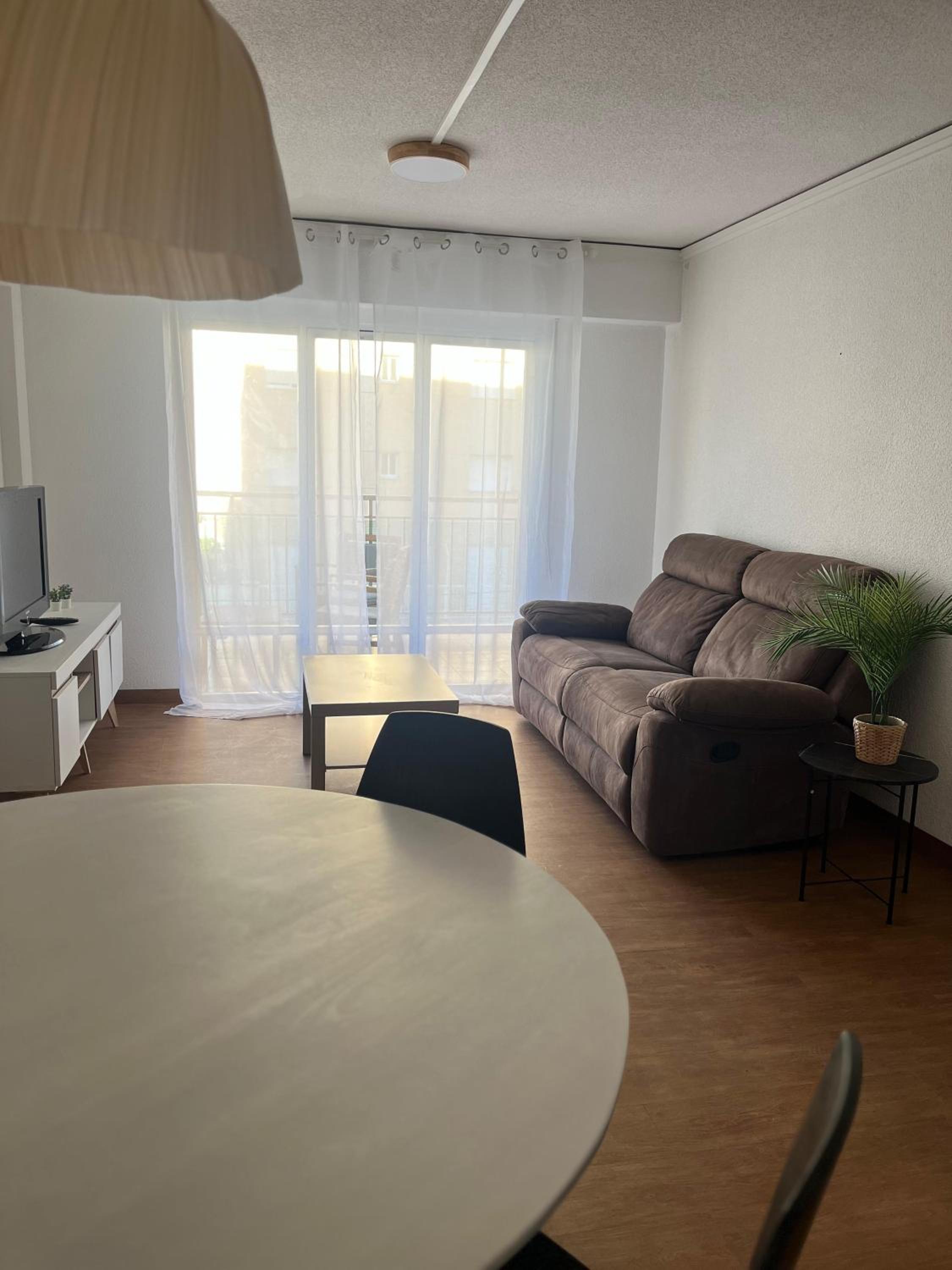 Apartamento a tan solo 100m de la playa SOLO FAMILIAS view 2