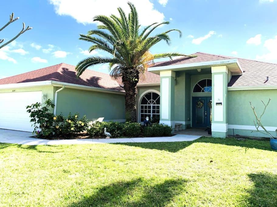 Hotel Relax with nature in our Waterfront 4 bedroom -HEATED POOL HOME- Bring your pets - Image 1